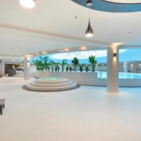 Appartamento Hanza Tower Lux Jacusi & Sauna & Pool